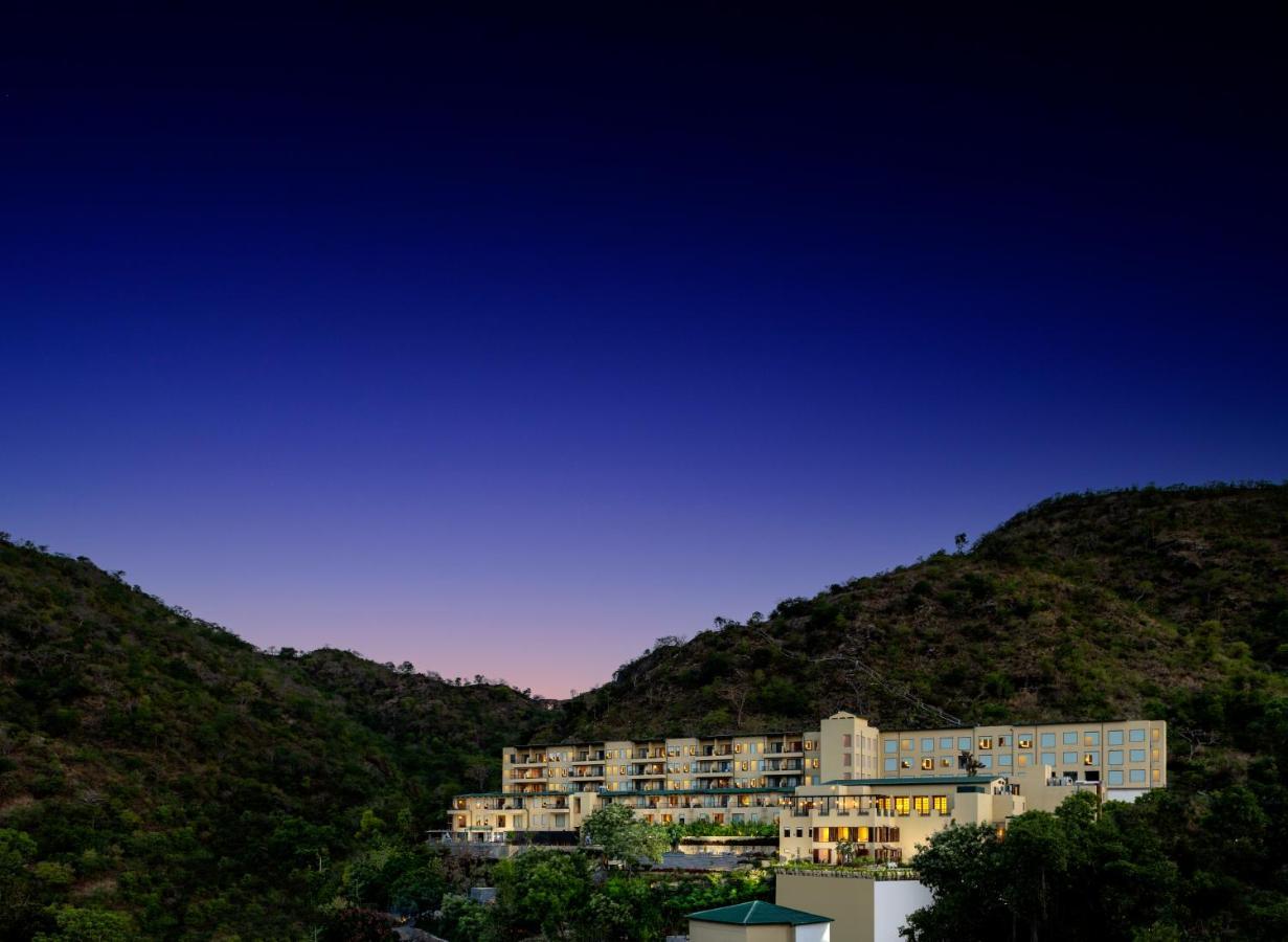 Radisson Blu Resort 쿰발가르 외부 사진