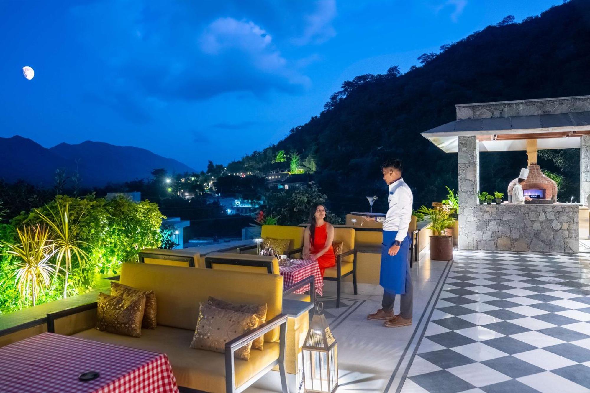 Radisson Blu Resort 쿰발가르 외부 사진